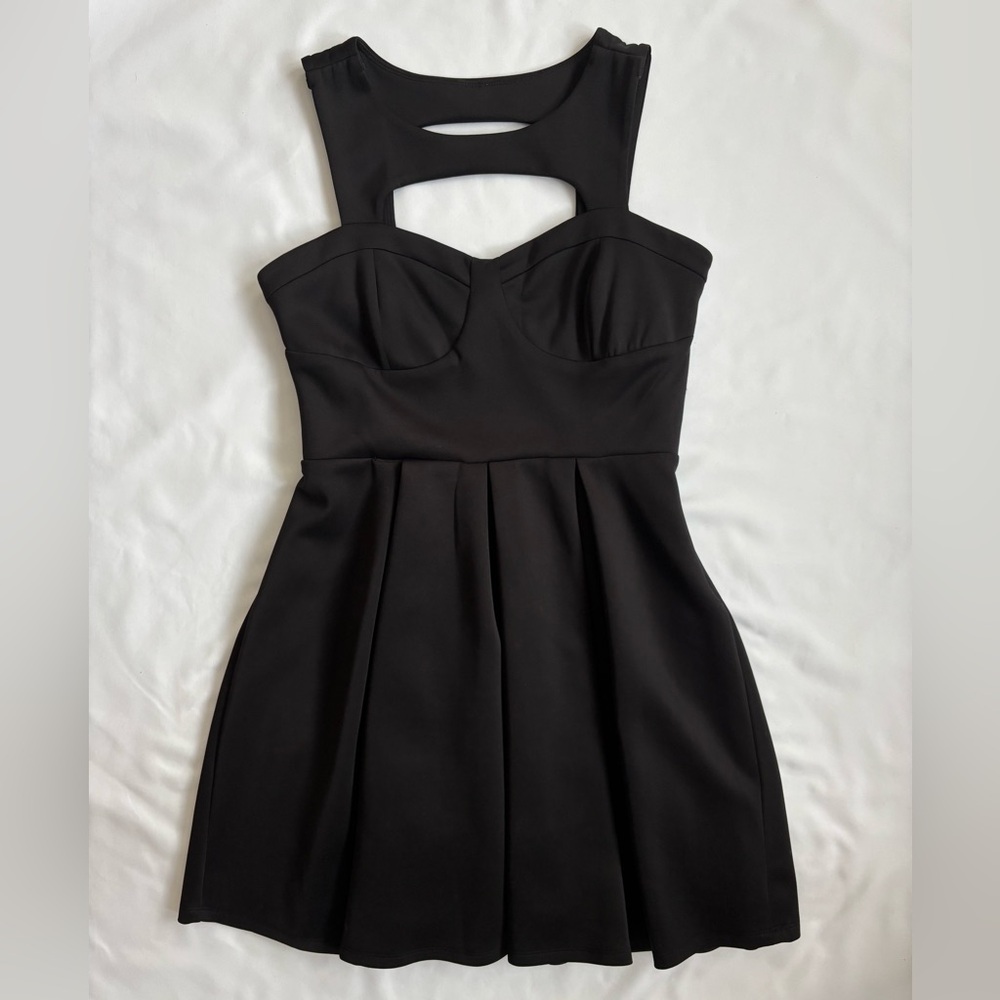 Forever 21 black pleated cutout dress (size M)
